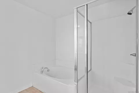 Bath - 4437 Leonard Ct, Riverside, CA 92501 photo 4 of 4