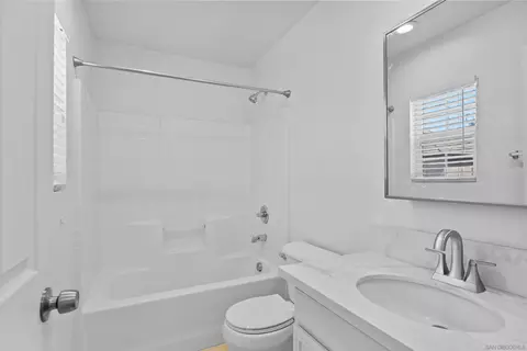 Bath - 4437 Leonard Ct, Riverside, CA 92501 photo 2 of 4