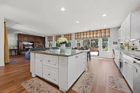 Kitchen - 2449 Pine Valley Gln, Escondido, CA 92026 photo 3 of 6