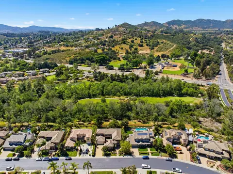 View/Area - 2449 Pine Valley Gln, Escondido, CA 92026 photo 7 of 9