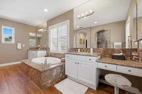 Bath - 2449 Pine Valley Gln, Escondido, CA 92026 photo 2 of 6
