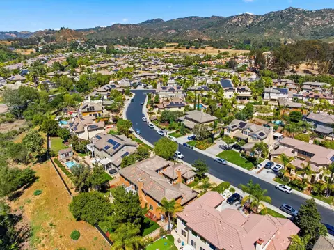 View/Area - 2449 Pine Valley Gln, Escondido, CA 92026 photo 4 of 9