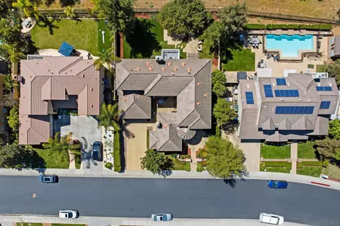 View/Area - 2449 Pine Valley Gln, Escondido, CA 92026 photo 2 of 9