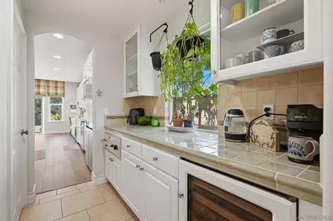 Kitchen - 2449 Pine Valley Gln, Escondido, CA 92026 photo 5 of 6