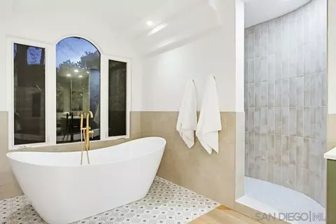 Bath - 3993 Peony Dr, Fallbrook, CA 92028 photo 4 of 6