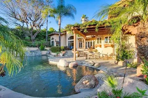 Exterior - 3993 Peony Dr, Fallbrook, CA 92028 photo 6 of 14