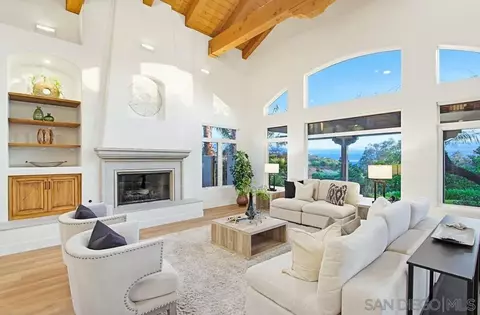 Living - 3993 Peony Dr, Fallbrook, CA 92028 photo 4 of 6