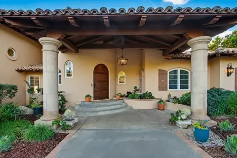 Exterior - 3993 Peony Dr, Fallbrook, CA 92028 photo 5 of 14