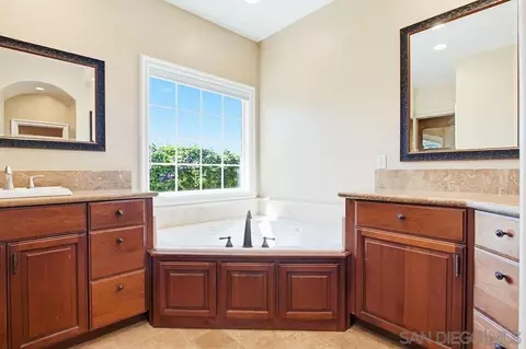 Bath - 12858 Stone Cyn, Poway, CA 92064 photo 2 of 5