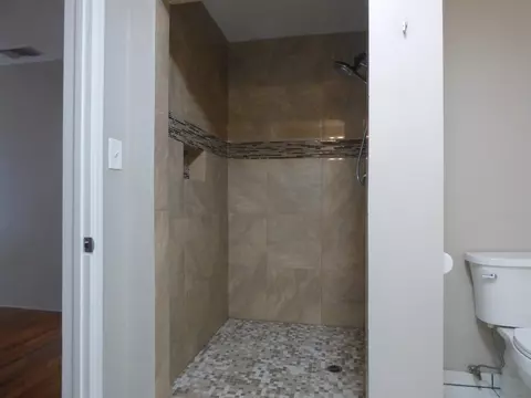 Bath - 4015 Calavo Dr, La Mesa, CA 91941 photo 7 of 7