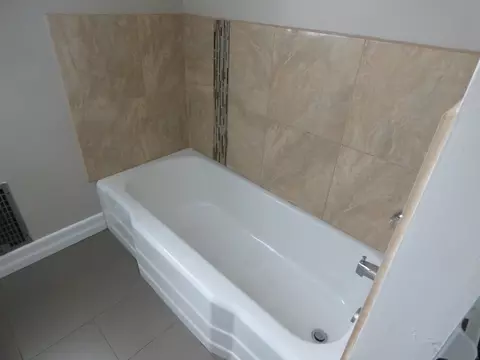 Bath - 4015 Calavo Dr, La Mesa, CA 91941 photo 4 of 7