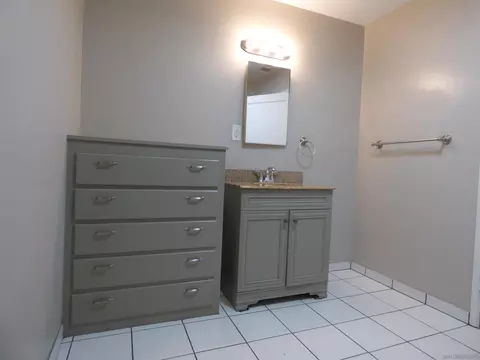 Bath - 4015 Calavo Dr, La Mesa, CA 91941 photo 6 of 7