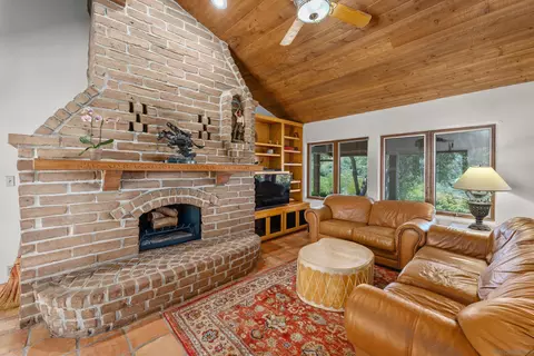 Living - 17156 Dos Hermanos, Poway, CA 92064 photo 3 of 4