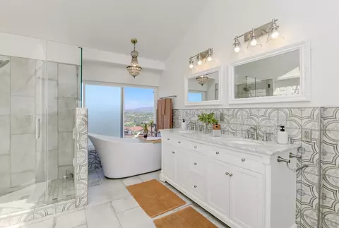 Bath - 367 Via Andalusia, Encinitas, CA 92024 photo 2 of 4