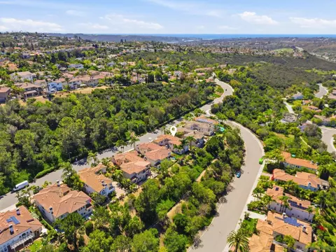 View/Area - 2914 Carrillo Way, Carlsbad, CA 92009 photo 2 of 3
