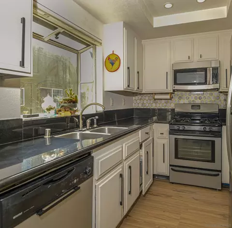 Kitchen - 8314 Somerset Ranch Rd UNIT : A, Paramount, CA 90723 photo 1 of 1