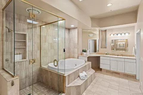 Bath - 3525 Caroway Ct, El Cajon, CA 92019 photo 3 of 6