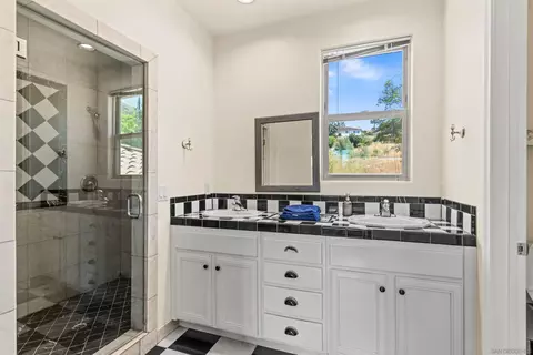 Bath - 3525 Caroway Ct, El Cajon, CA 92019 photo 5 of 6