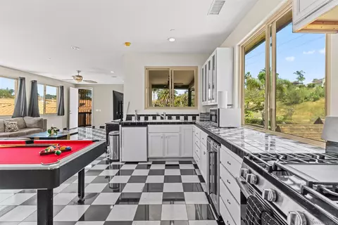 Kitchen - 3525 Caroway Ct, El Cajon, CA 92019 photo 5 of 6