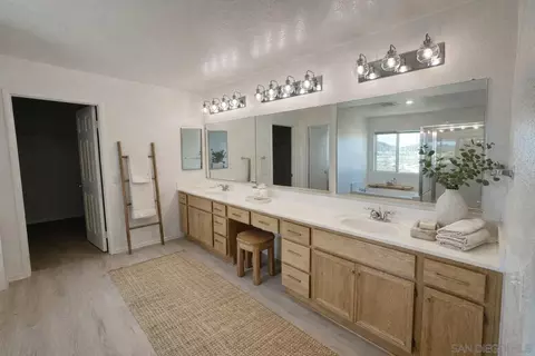 Bath - 46197 Via La Tranquila, Temecula, CA 92592 photo 2 of 2