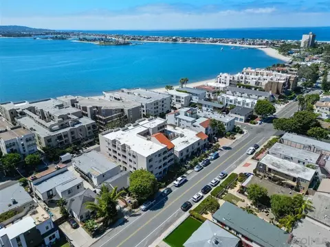 1225 Pacific Beach Dr #2E, San Diego, CA 92109