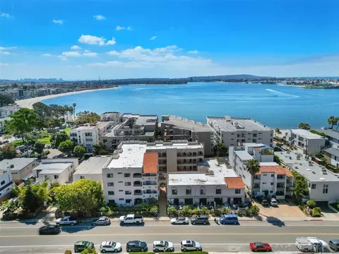 1225 Pacific Beach Dr #2E, San Diego, CA 92109