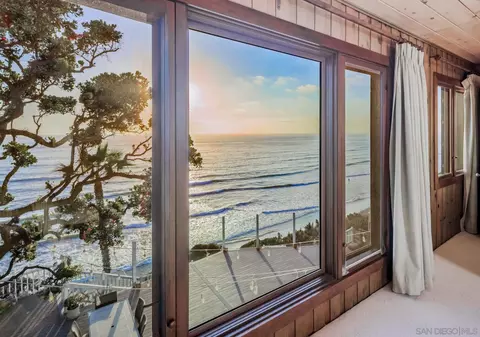 View/Area - 1036 Neptune Ave, Encinitas, CA 92024 photo 3 of 11