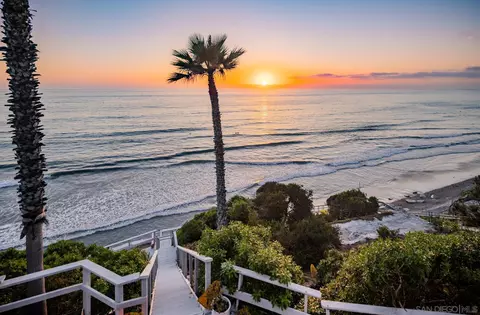 View/Area - 1036 Neptune Ave, Encinitas, CA 92024 photo 2 of 11