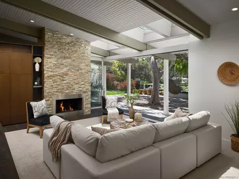 Living - 327 Pine Needles Dr, Del Mar, CA 92014 photo 3 of 5