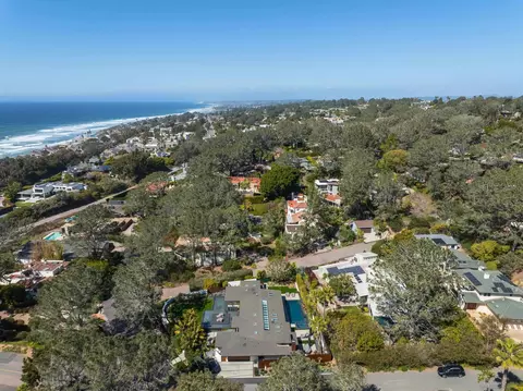 View/Area - 327 Pine Needles Dr, Del Mar, CA 92014 photo 4 of 5