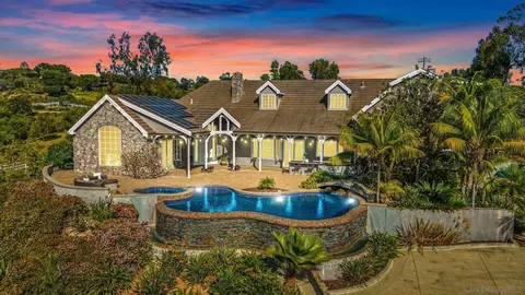 3537 Dove Hollow Dr, Encinitas, CA 92024