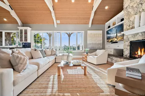Living - 3537 Dove Hollow Dr, Encinitas, CA 92024 photo 3 of 4