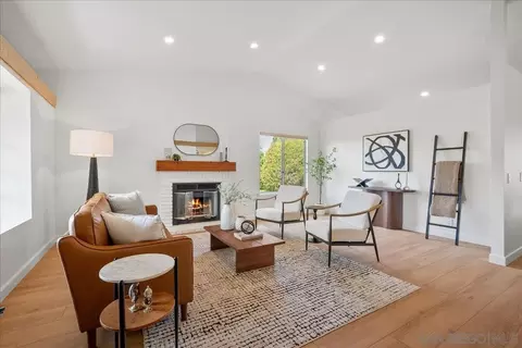 Living - 445 Cancun Ct, Fallbrook, CA 92028 photo 2 of 3