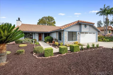 Exterior - 445 Cancun Ct, Fallbrook, CA 92028 photo 2 of 9