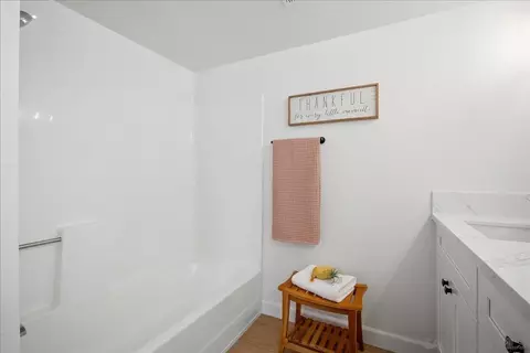 Bath - 445 Cancun Ct, Fallbrook, CA 92028 photo 2 of 3