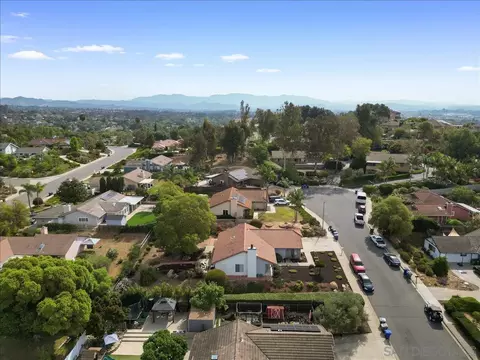 View/Area - 445 Cancun Ct, Fallbrook, CA 92028 photo 2 of 3