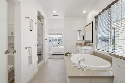 Bath - 9111 W Bluff Pl, Santee, CA 92071 photo 5 of 6