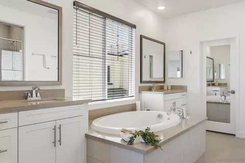 Bath - 9111 W Bluff Pl, Santee, CA 92071 photo 4 of 6