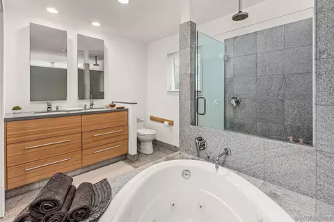 Bath - 6540 Persa St, Carlsbad, CA 92009 photo 3 of 5