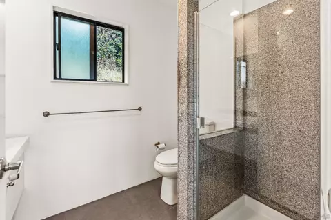 Bath - 6540 Persa St, Carlsbad, CA 92009 photo 5 of 5