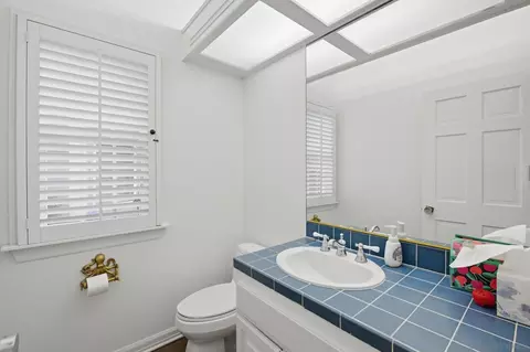 Bath - 711 Kline St #A, La Jolla, CA 92037 photo 3 of 3