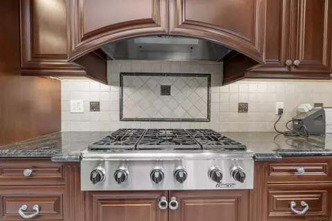 Kitchen - 1315 Macadamia Dr, Fallbrook, CA 92028 photo 5 of 5