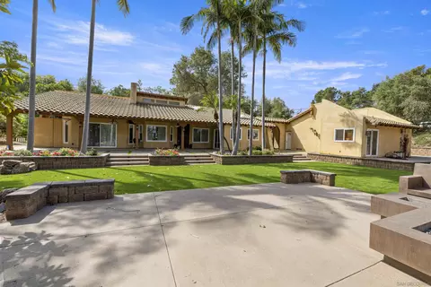 Exterior - 1315 Macadamia Dr, Fallbrook, CA 92028 photo 9 of 14