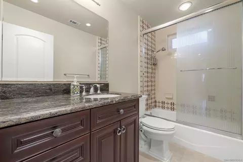 Bath - 1315 Macadamia Dr, Fallbrook, CA 92028 photo 2 of 8