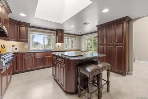Kitchen - 1315 Macadamia Dr, Fallbrook, CA 92028 photo 4 of 5
