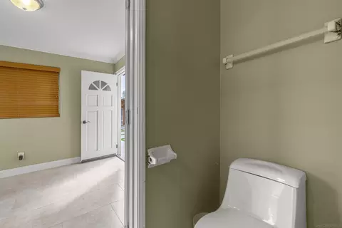 Bath - 1315 Macadamia Dr, Fallbrook, CA 92028 photo 8 of 8