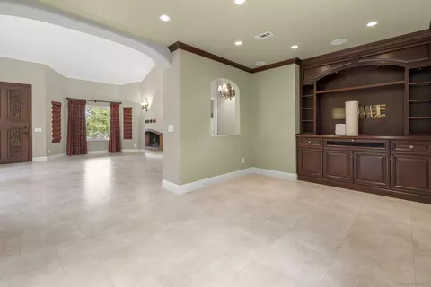 Living - 1315 Macadamia Dr, Fallbrook, CA 92028 photo 3 of 7