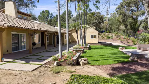 Exterior - 1315 Macadamia Dr, Fallbrook, CA 92028 photo 5 of 14