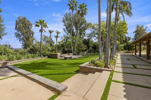 Exterior - 1315 Macadamia Dr, Fallbrook, CA 92028 photo 7 of 14