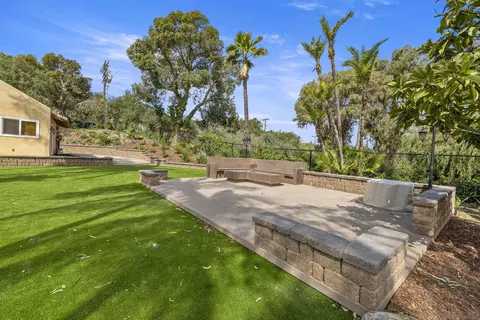 Exterior - 1315 Macadamia Dr, Fallbrook, CA 92028 photo 8 of 14